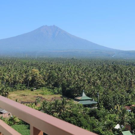 Illira Hotel Banyuwangi Бануванги Екстериор снимка